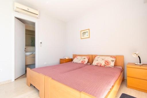 Lavish & Spacious Apt With Stunning Seaview, 10 Min Ath Airport Луца Экстерьер фото